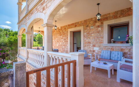 Vista Playa: Pflanze, Möbel, Gebäude, Fenster, Tabelle, Blau, Holz, Beleuchtung, Couch, Stuhl