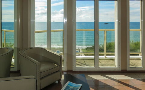 Saint Malo 607: Zimmer, Eigentum, Fenster, Daylighting, Interior Design, Gebäude, Fussboden, Grundeigentum, Die Architektur, Glas