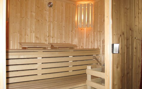 Crozon-Morgat 664: Gebäude, Fenster, Tür, Holz, Holzbeize, Flooring, Haus, Fussboden, Linie