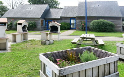 Le Conquet 607: Pflanze, Eigentum, Himmel, Strassenlicht, Baum, Grundstueck, Blume, Die Architektur, Friedhof, Gras