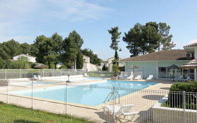 Ile D'oléron 626: Eigentum, Schwimmbad, Haus, Zaun, Grundeigentum, Zuhause, Wohngebiet, Gebäude, Die Architektur, Baum