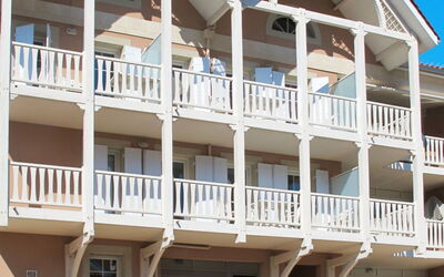 Arcachon 617: Gebäude, Eigentum, Himmel, Fenster, Blau, Haus, Eigentumswohnung, Urban Design, Holz, Abstellgleis