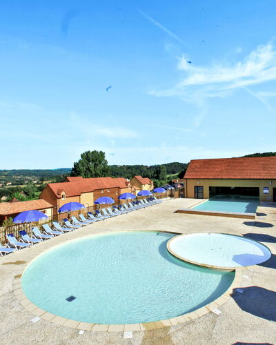 Sarlat-La-Canéda 607: Wasser, Himmel, Schwimmbad, Blau, Wolke, Azurblau, Natur, Strandresort, Schatten, Baum