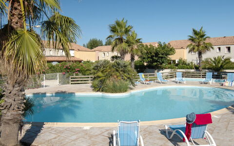 Valras Plage 606: Schwimmbad, Eigentum, Resort, Urlaub, Grundeigentum, Gebäude, Palme, Haus, Freizeit, Baum