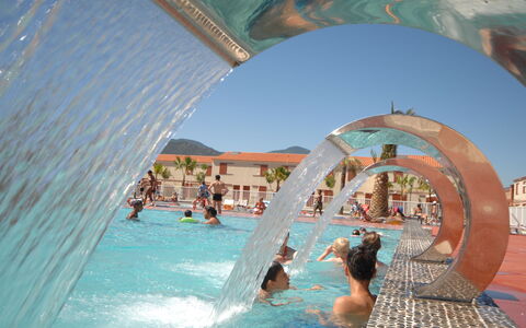 Argelès sur Mer 627: Wasser, Himmel, Schwimmbad, Azurblau, Gebäude, Freizeit, Spass, Sommer, Erholung