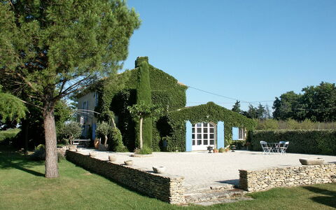 Les Puits Neufs: Eigentum, Baum, Haus, Die Architektur, Gebäude, Gras, Estate, Landschaft, Garten, Pflanze