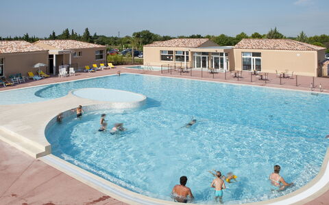 Aubignan 602: Schwimmbad, Freizeit, Eigentum, Freizeitzentrum, Resort, Wasser, Urlaub, Ferienort, Gebäude, Erholung