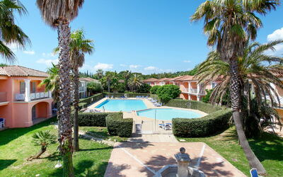 Grimaud 612: Eigentum, Grundeigentum, Gebäude, Resort, Haus, Schwimmbad, Estate, Urlaub, Zuhause, Palme
