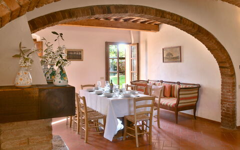 La Capanna: Möbel, Interior Design, Wand, Holz, Tabelle, Flooring, Stuhl, Küche & Esszimmer Tisch, Esszimmer, Beleuchtung