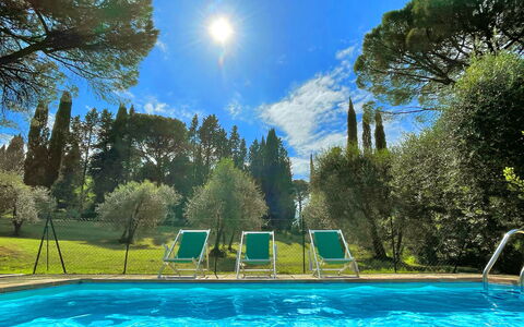 La Capanna: Blau, Schwimmbad, Gartenmöbel, Resort, Schatten, Garten, Eco Hotel, Thermae, Landscaping, Sonnenliege
