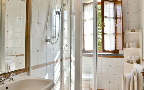 La Capanna: Badezimmer, Armatur, Interior Design, Flooring, Bad Sink, Holz, Fussboden, Zapfhahn, Installation, Sinken