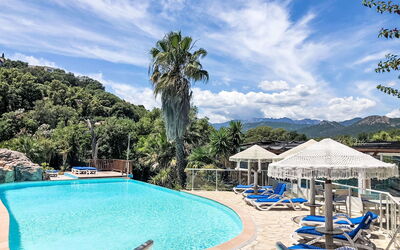 Pinarellu 603: Blau, Schwimmbad, Resort, Gartenmöbel, Eco Hotel, Hotel, Sonnenliege, Regenschirm, Ferienort