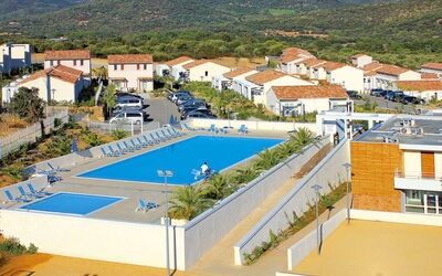Lozari 605: Schwimmbad, Eigentum, Gebäude, Wohngebiet, \Stadt, Wohnung, Grundeigentum, Resort, Haus, Nachbarschaft