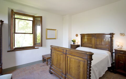La Fonte: Möbel, Zimmer, Eigentum, Schlafzimmer, Bett, Bettdecke, Bettrahmen, Fussboden, Gebäude, Interior Design