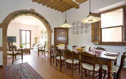 La Fonte: Zimmer, Eigentum, Gebäude, Interior Design, Möbel, Esszimmer, Decke, Haus, Tabelle, Grundeigentum