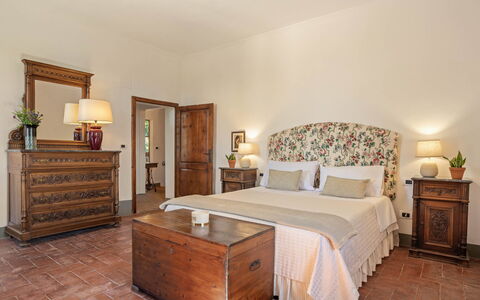 La Fonte: Möbel, Interior Design, Flooring, Wand, Schlafzimmer, Holz, Bett, Fussboden, Zimmer, Schublade