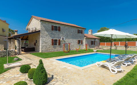 Bozac: Eigentum, Schwimmbad, Haus, Gebäude, Grundeigentum, Villa, Zuhause, Urlaub, Wohngebiet, Gras