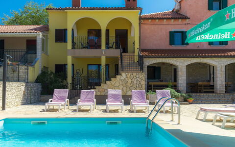 Gracije: Eigentum, Haus, Gebäude, Schwimmbad, Grundeigentum, Villa, Zuhause, Urlaub, Estate, Freizeit