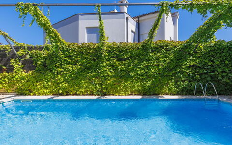 Gabi: Wasser, Pflanze, Blau, Azurblau, Rechteck, Botanik, Himmel, Schatten, Vegetation, Die Architektur