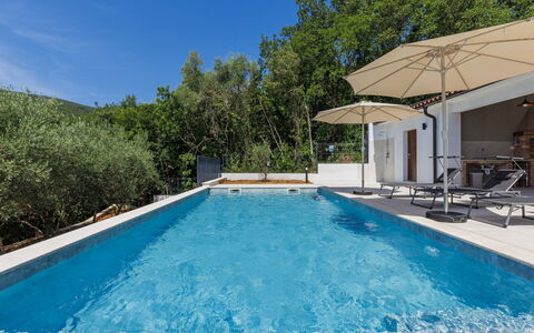 Ester: Blau, Schwimmbad, Verbundwerkstoff, Water Feature, Resort, Eco Hotel, Reflecting Pool, Hotel