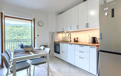 Ester: Möbel, Küche, Küchengerät, Interior Design, Major Appliance, Countertop, Flooring, Holz, Cabinetry, Decke