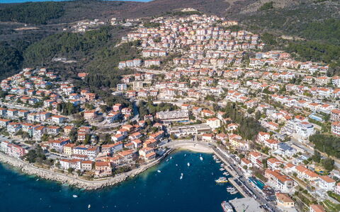 Orhideja: Wasser, Gebäude, Wasservorräte, Himmel, Azurblau, Berg, Urban Design, Küsten Und Ozeanische Forms, Haus, Boot