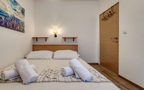 Krk Krk 664: Interior Design, Schlafzimmer, Wand, Bett, Holz, Möbel, Fussboden, Flooring, Bettdecke, Bedding