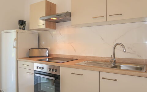 Crikvenica 602: Cabinetry, Countertop, Spüle, Sinken, Eigentum, Gebäude, Zapfhahn, Küche, Herd, Armatur