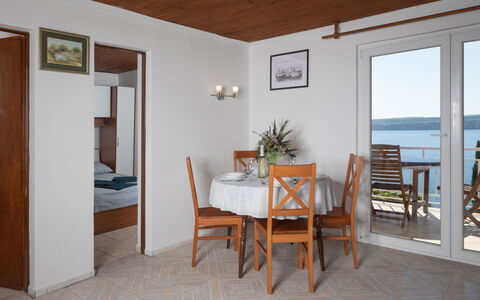 Fister: Zimmer, Eigentum, Gebäude, Möbel, Decke, Haus, Interior Design, Fussboden, Grundeigentum, Esszimmer