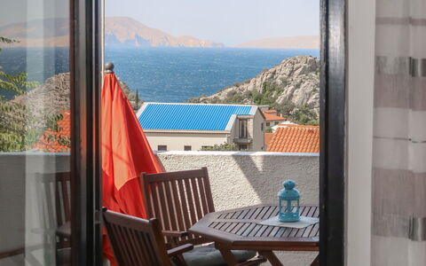 Senj 625: Eigentum, Zimmer, Balkon, Azurblau, Haus, Grundeigentum, Gebäude, Fenster, Urlaub, Wohnung