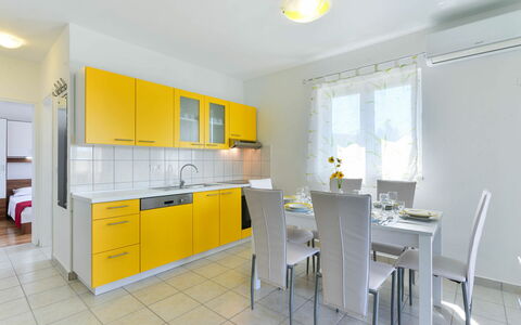 Starigrad-Paklenica 626: Möbel, Cabinetry, Fenster, Gebäude, Countertop, Stuhl, Küche, Haus, Gelb