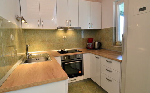 Rogoznica Ražanj 637: Cabinetry, Countertop, Spüle, Sinken, Möbel, Herd, Küchengerät, Küche, Holz, Haushaltsgerät