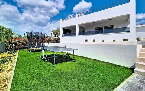 Ria with Heated Pool: Garten, Rasen, Kunstrasen, Landscaping, Schatten, Garten, Hinterhof, Hof, Teppich