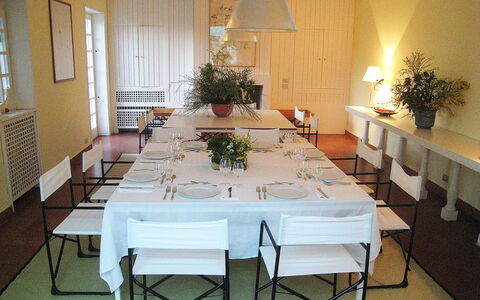 Villa Adriana: Zimmer, Esszimmer, Möbel, Tabelle, Eigentum, Interior Design, Gebäude, Restaurant, Fussboden, Decke