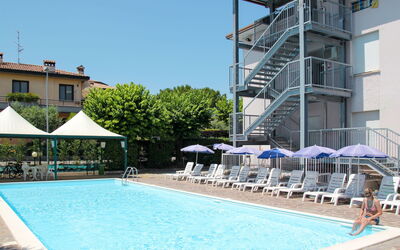 Sirmione 616: Schwimmbad, Eigentum, Resort, Gebäude, Freizeit, Freizeitzentrum, Eigentumswohnung, Urlaub, Wohnung, Grundeigentum