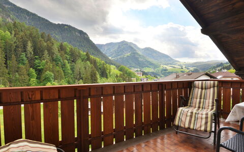 Demetz: Natur, Eigentum, Bergforms, Berg, Natürliche Landschaft, Zimmer, Baum, Grundeigentum, Haus, Landschaft