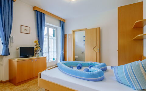 Andriano 602: Interior Design, Flooring, Fussboden, Möbel, Wohnung, Zimmer, Schlafzimmer, Decke, Bett, Vorhang
