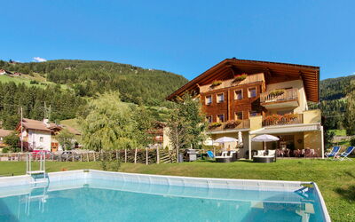 Ultimo Ulten 601: Schwimmbad, Eigentum, Haus, Gebäude, Grundeigentum, Estate, Freizeit, Resort, Ferienort, Zuhause