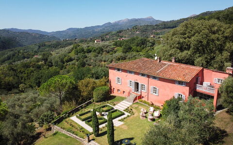 Villa Igea 13: Himmel, Gebäude, Pflanze, Berg, Natur, Baum, Fenster, Grundstueck, Natürliche Landschaft, Haus