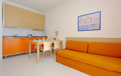 Parco Hemingway 701.8: Möbel, Flooring, Fussboden, Wohnung, Stuhl, Hotel, Wohnzimmer, Resort