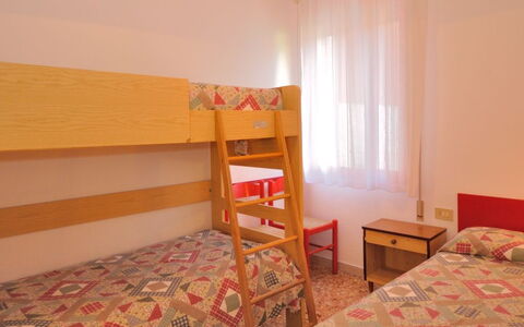 Bibione 644: Möbel, Komfort, Holz, Orange, Bettrahmen, Beleuchtung, Bett, Interior Design, Lampe, Gebäude