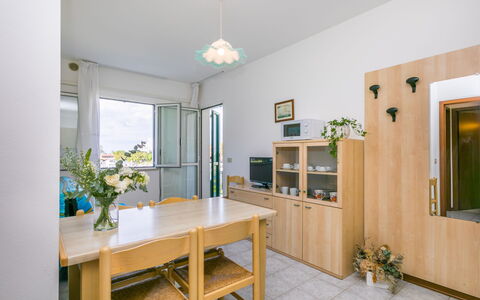 Albatros: Holz, Beleuchtung, Interior Design, Flooring, Fussboden, Wohnzimmer, Grundeigentum, Hartholz, Tabelle, Strahl