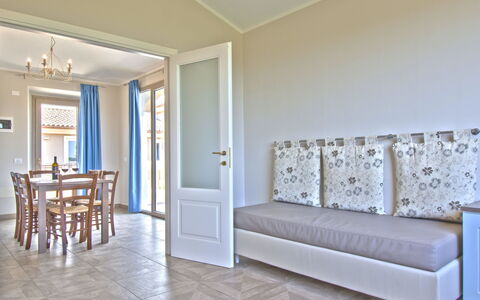 Riparbella 621: Möbel, Komfort, Azurblau, Holz, Interior Design, Flooring, Gebäude, Dekoration, Fussboden, Wohnzimmer