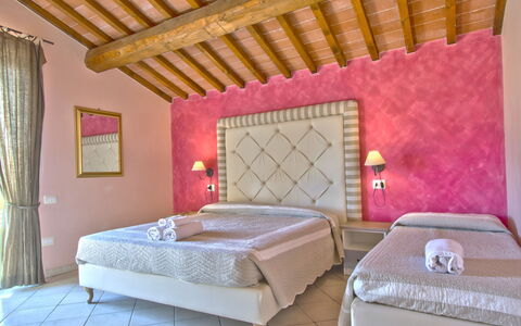 Riparbella 621: Schlafzimmer, Zimmer, Möbel, Bett, Eigentum, Interior Design, Wand, Bettrahmen, Decke, Matratze