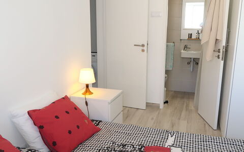 Avó Lucy: Eigentum, Komfort, Gebäude, Interior Design, Flooring, Fussboden, Lampe, Holz, Wand