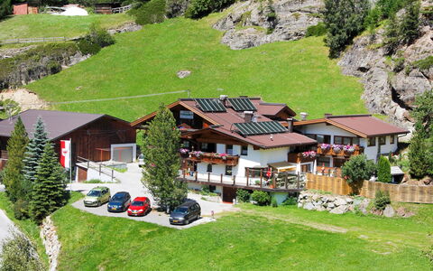 Moosalm: Pflanze, Gebäude, Natürliche Landschaft, Grün, Haus, Baum, Hütte, Grundstueck, Die Architektur, Hochland