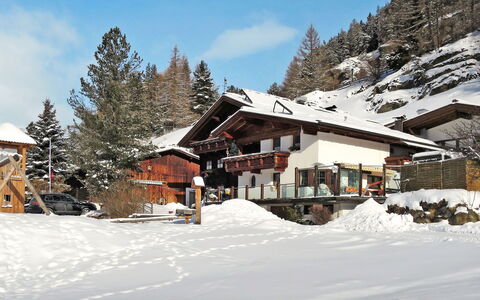 Moosalm: Schnee, Winter, Himmel, Eigentum, Berg, Zuhause, Haus, Wildnis, Baum, Wolke