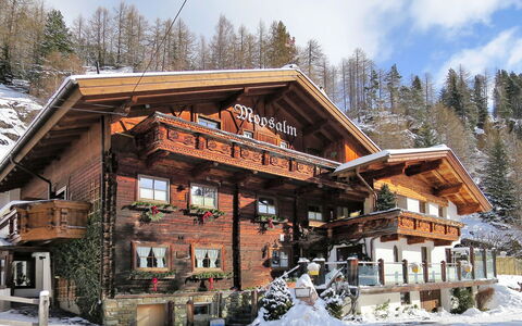 Moosalm: Wolke, Himmel, Schnee, Gebäude, Fenster, Pflanze, Haus, Baum, Steigung, Hütte