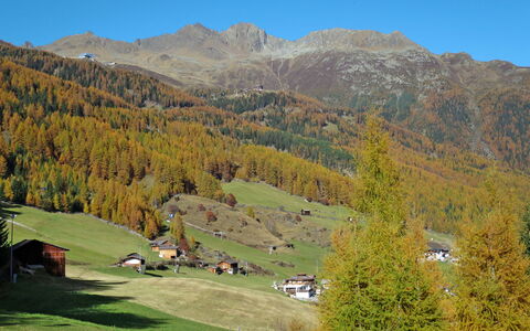 Simone: Himmel, Berg, Pflanze, Baum, Natürliche Landschaft, Lärche, Steigung, Gras, Hochland, Terrain