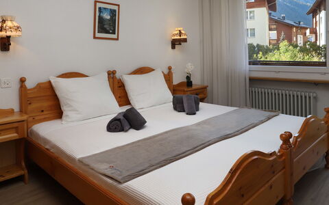 St. Pauli: Möbel, Gebäude, Komfort, Fenster, Pflanze, Holz, Bilderrahmen, Bettrahmen, Fussboden, Lampe